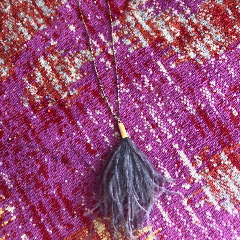 Zara Hanging feather necklace